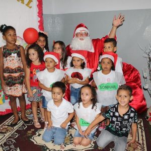 Creche Municipal de Chaveslândia encerra ano letivo com apresentações artísticas sobre o Natal (48) Creche Municipal de Chaveslândia encerra ano letivo com apresentações artísticas sobre o Natal (48)