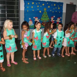 Creche Municipal de Chaveslândia encerra ano letivo com apresentações artísticas sobre o Natal (50) Creche Municipal de Chaveslândia encerra ano letivo com apresentações artísticas sobre o Natal (50)