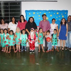 Creche Municipal de Chaveslândia encerra ano letivo com apresentações artísticas sobre o Natal (53) Creche Municipal de Chaveslândia encerra ano letivo com apresentações artísticas sobre o Natal (53)