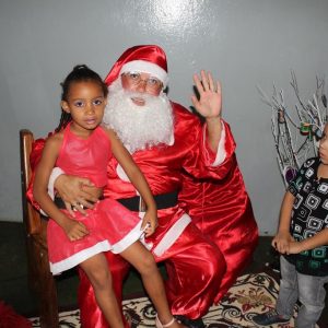 Creche Municipal de Chaveslândia encerra ano letivo com apresentações artísticas sobre o Natal (59) Creche Municipal de Chaveslândia encerra ano letivo com apresentações artísticas sobre o Natal (59)