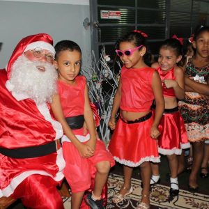 Creche Municipal de Chaveslândia encerra ano letivo com apresentações artísticas sobre o Natal (60) Creche Municipal de Chaveslândia encerra ano letivo com apresentações artísticas sobre o Natal (60)