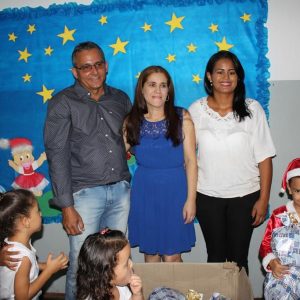 Creche Municipal de Chaveslândia encerra ano letivo com apresentações artísticas sobre o Natal (61) Creche Municipal de Chaveslândia encerra ano letivo com apresentações artísticas sobre o Natal (61)