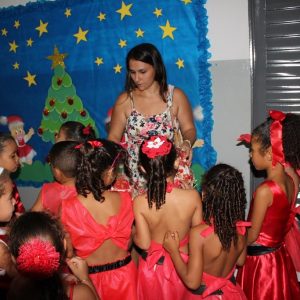 Creche Municipal de Chaveslândia encerra ano letivo com apresentações artísticas sobre o Natal (62) Creche Municipal de Chaveslândia encerra ano letivo com apresentações artísticas sobre o Natal (62)