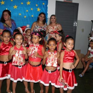 Creche Municipal de Chaveslândia encerra ano letivo com apresentações artísticas sobre o Natal (64) Creche Municipal de Chaveslândia encerra ano letivo com apresentações artísticas sobre o Natal (64)
