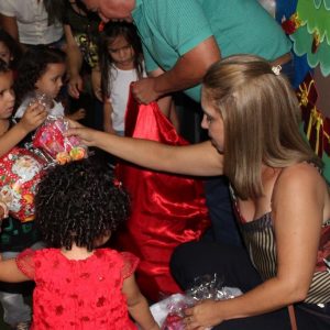 Creche Municipal de Chaveslândia encerra ano letivo com apresentações artísticas sobre o Natal (66) Creche Municipal de Chaveslândia encerra ano letivo com apresentações artísticas sobre o Natal (66)