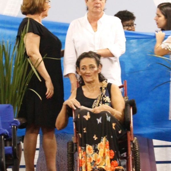 Em noite de emoção e alegria, APAE promove solenidade de formatura da Educação de Jovens e Adultos (1) Em noite de emoção e alegria, APAE promove solenidade de formatura da Educação de Jovens e Adultos (1)