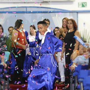 Em noite de emoção e alegria, APAE promove solenidade de formatura da Educação de Jovens e Adultos (14) Em noite de emoção e alegria, APAE promove solenidade de formatura da Educação de Jovens e Adultos (14)