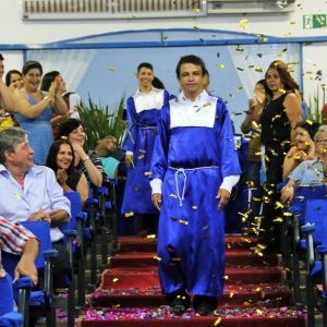 Em noite de emoção e alegria, APAE promove solenidade de formatura da Educação de Jovens e Adultos (15) Em noite de emoção e alegria, APAE promove solenidade de formatura da Educação de Jovens e Adultos (15)