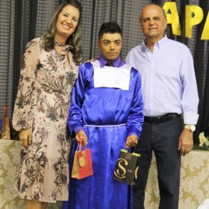 Em noite de emoção e alegria, APAE promove solenidade de formatura da Educação de Jovens e Adultos (28) Em noite de emoção e alegria, APAE promove solenidade de formatura da Educação de Jovens e Adultos (28)