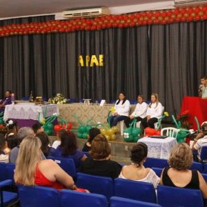 Em noite de emoção e alegria, APAE promove solenidade de formatura da Educação de Jovens e Adultos (6) Em noite de emoção e alegria, APAE promove solenidade de formatura da Educação de Jovens e Adultos (6)