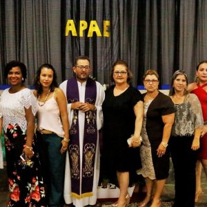 Em noite de emoção e alegria, APAE promove solenidade de formatura da Educação de Jovens e Adultos (9) Em noite de emoção e alegria, APAE promove solenidade de formatura da Educação de Jovens e Adultos (9)