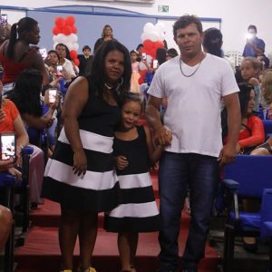 Emoção e alegria marcam solenidade de formatura da Educação Infantil da Escola Municipal Tancredo Neves (11) Emoção e alegria marcam solenidade de formatura da Educação Infantil da Escola Municipal Tancredo Neves (11)