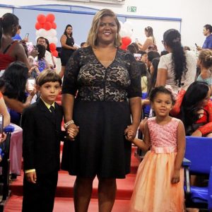 Emoção e alegria marcam solenidade de formatura da Educação Infantil da Escola Municipal Tancredo Neves (12) Emoção e alegria marcam solenidade de formatura da Educação Infantil da Escola Municipal Tancredo Neves (12)