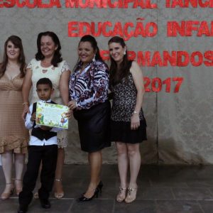 Emoção e alegria marcam solenidade de formatura da Educação Infantil da Escola Municipal Tancredo Neves (38) Emoção e alegria marcam solenidade de formatura da Educação Infantil da Escola Municipal Tancredo Neves (38)