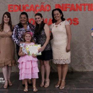 Emoção e alegria marcam solenidade de formatura da Educação Infantil da Escola Municipal Tancredo Neves (41) Emoção e alegria marcam solenidade de formatura da Educação Infantil da Escola Municipal Tancredo Neves (41)