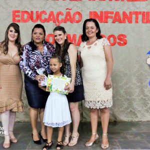 Emoção e alegria marcam solenidade de formatura da Educação Infantil da Escola Municipal Tancredo Neves (42) Emoção e alegria marcam solenidade de formatura da Educação Infantil da Escola Municipal Tancredo Neves (42)