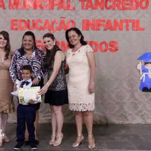 Emoção e alegria marcam solenidade de formatura da Educação Infantil da Escola Municipal Tancredo Neves (43) Emoção e alegria marcam solenidade de formatura da Educação Infantil da Escola Municipal Tancredo Neves (43)