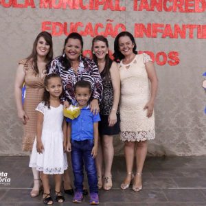 Emoção e alegria marcam solenidade de formatura da Educação Infantil da Escola Municipal Tancredo Neves (44) Emoção e alegria marcam solenidade de formatura da Educação Infantil da Escola Municipal Tancredo Neves (44)