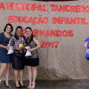 Emoção e alegria marcam solenidade de formatura da Educação Infantil da Escola Municipal Tancredo Neves (45) Emoção e alegria marcam solenidade de formatura da Educação Infantil da Escola Municipal Tancredo Neves (45)