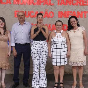 Emoção e alegria marcam solenidade de formatura da Educação Infantil da Escola Municipal Tancredo Neves (46) Emoção e alegria marcam solenidade de formatura da Educação Infantil da Escola Municipal Tancredo Neves (46)