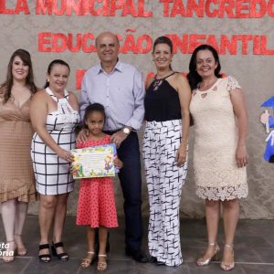 Emoção e alegria marcam solenidade de formatura da Educação Infantil da Escola Municipal Tancredo Neves (49) Emoção e alegria marcam solenidade de formatura da Educação Infantil da Escola Municipal Tancredo Neves (49)