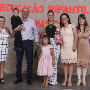 Emoção e alegria marcam solenidade de formatura da Educação Infantil da Escola Municipal Tancredo Neves (55) Emoção e alegria marcam solenidade de formatura da Educação Infantil da Escola Municipal Tancredo Neves (55)
