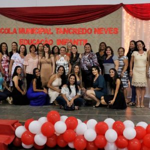 Emoção e alegria marcam solenidade de formatura da Educação Infantil da Escola Municipal Tancredo Neves (56) Emoção e alegria marcam solenidade de formatura da Educação Infantil da Escola Municipal Tancredo Neves (56)
