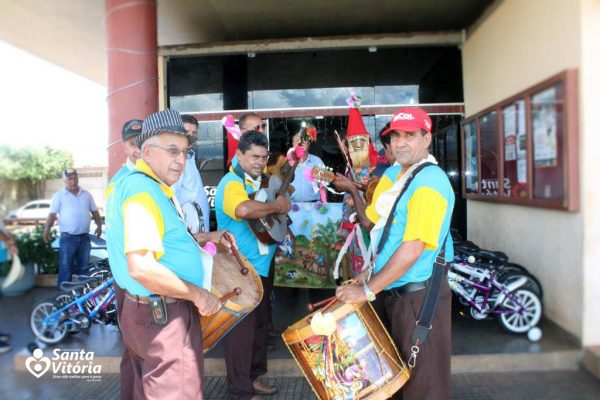 Prefeito e Vice recebem grupo de Folia de Reis vindos de Iturama