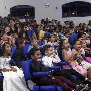 mais de 90 alunos recebem diploma da Educação Infantil da Escola Municipal São José (25)