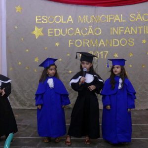 mais de 90 alunos recebem diploma da Educação Infantil da Escola Municipal São José (26)