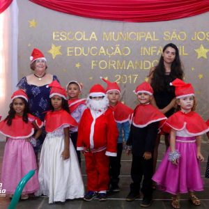 mais de 90 alunos recebem diploma da Educação Infantil da Escola Municipal São José (28)
