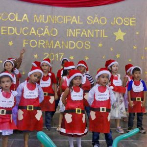 mais de 90 alunos recebem diploma da Educação Infantil da Escola Municipal São José (33)