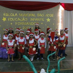mais de 90 alunos recebem diploma da Educação Infantil da Escola Municipal São José (34)