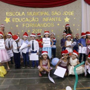 mais de 90 alunos recebem diploma da Educação Infantil da Escola Municipal São José (37)