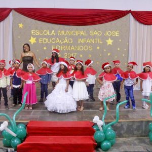 mais de 90 alunos recebem diploma da Educação Infantil da Escola Municipal São José (40)