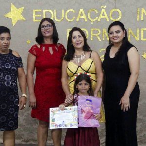 mais de 90 alunos recebem diploma da Educação Infantil da Escola Municipal São José (46)