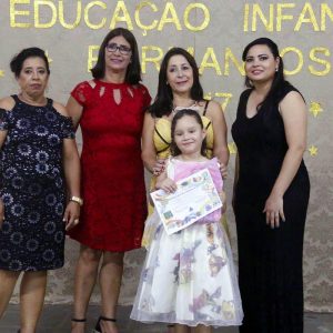 mais de 90 alunos recebem diploma da Educação Infantil da Escola Municipal São José (47)