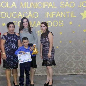 mais de 90 alunos recebem diploma da Educação Infantil da Escola Municipal São José (50)