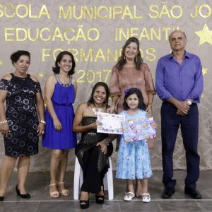 mais de 90 alunos recebem diploma da Educação Infantil da Escola Municipal São José (53)