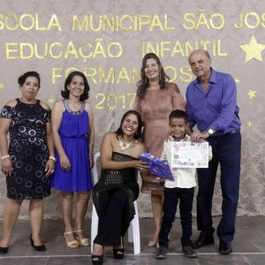 mais de 90 alunos recebem diploma da Educação Infantil da Escola Municipal São José (55)