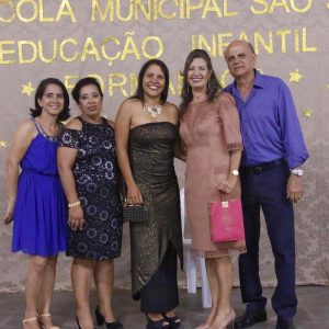 mais de 90 alunos recebem diploma da Educação Infantil da Escola Municipal São José (56)