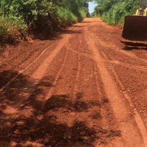 Colocação de Cascalho na estrada do São Domingos Colocação de Cascalho na estrada do São Domingos