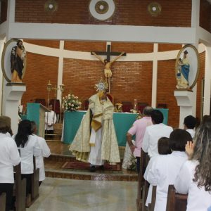 Missa de despedida dos 15 anos de atuação do Padre Fernando na Paróquia Nossa Senhora das Vitórias (13) Missa de despedida dos 15 anos de atuação do Padre Fernando na Paróquia Nossa Senhora das Vitórias (13)