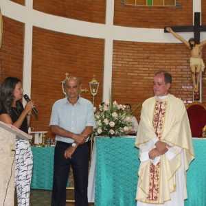 Missa de despedida dos 15 anos de atuação do Padre Fernando na Paróquia Nossa Senhora das Vitórias (18) Missa de despedida dos 15 anos de atuação do Padre Fernando na Paróquia Nossa Senhora das Vitórias (18)