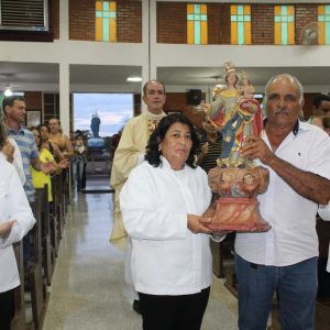 Missa de despedida dos 15 anos de atuação do Padre Fernando na Paróquia Nossa Senhora das Vitórias (2) Missa de despedida dos 15 anos de atuação do Padre Fernando na Paróquia Nossa Senhora das Vitórias (2)