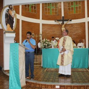 Missa de despedida dos 15 anos de atuação do Padre Fernando na Paróquia Nossa Senhora das Vitórias (23) Missa de despedida dos 15 anos de atuação do Padre Fernando na Paróquia Nossa Senhora das Vitórias (23)