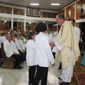 Missa de despedida dos 15 anos de atuação do Padre Fernando na Paróquia Nossa Senhora das Vitórias (26) Missa de despedida dos 15 anos de atuação do Padre Fernando na Paróquia Nossa Senhora das Vitórias (26)