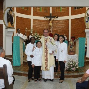 Missa de despedida dos 15 anos de atuação do Padre Fernando na Paróquia Nossa Senhora das Vitórias (27) Missa de despedida dos 15 anos de atuação do Padre Fernando na Paróquia Nossa Senhora das Vitórias (27)