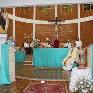 Missa de despedida dos 15 anos de atuação do Padre Fernando na Paróquia Nossa Senhora das Vitórias (29) Missa de despedida dos 15 anos de atuação do Padre Fernando na Paróquia Nossa Senhora das Vitórias (29)
