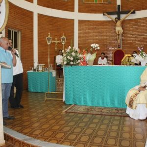 Missa de despedida dos 15 anos de atuação do Padre Fernando na Paróquia Nossa Senhora das Vitórias (30) Missa de despedida dos 15 anos de atuação do Padre Fernando na Paróquia Nossa Senhora das Vitórias (30)